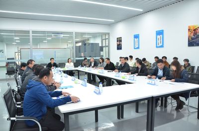 机电工程学院成功举办“桂水智造创新产品孵化中心”“华中数控产业学院”揭牌仪式暨五轴加工技术服务研讨会