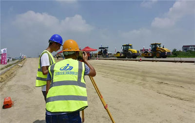 海启高速重要节点圆满推进 路面工程正式启动，工程技术服务保驾护航